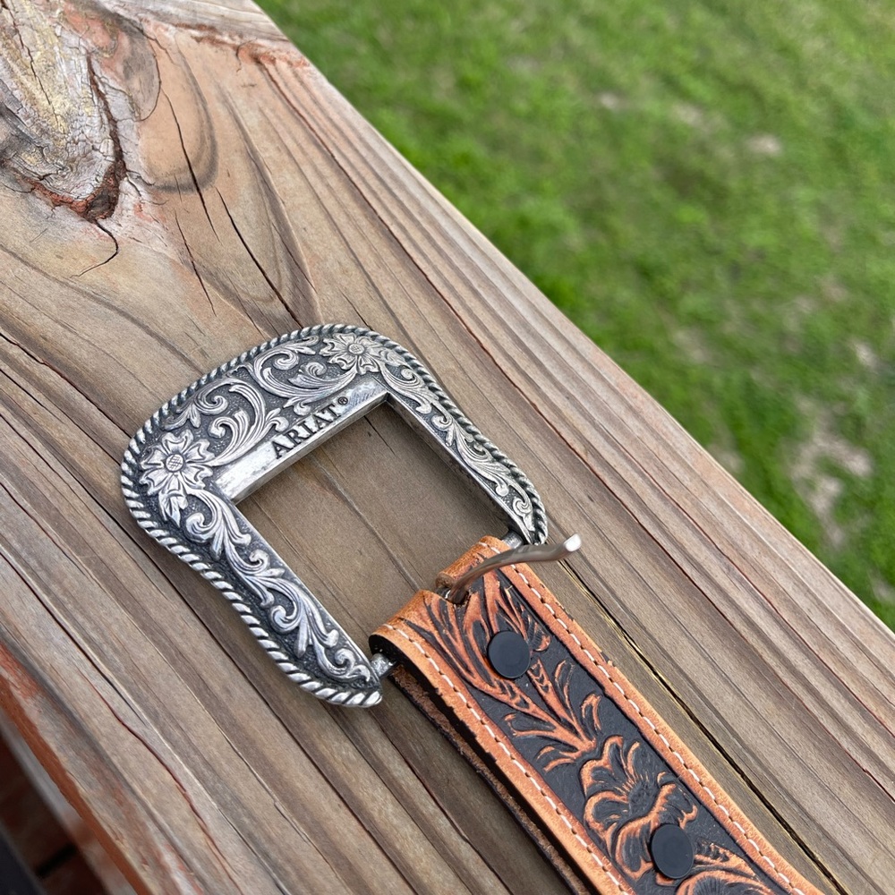 Child’s Tony Lama belt w/Ariat Buckle